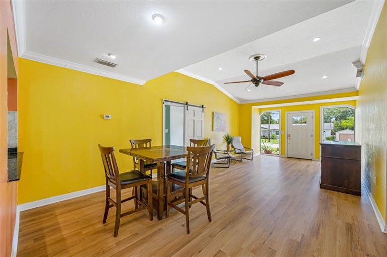 Photo 3 of 13 - 6067 Oak Ridge Ave, New Port Richey, FL 34653