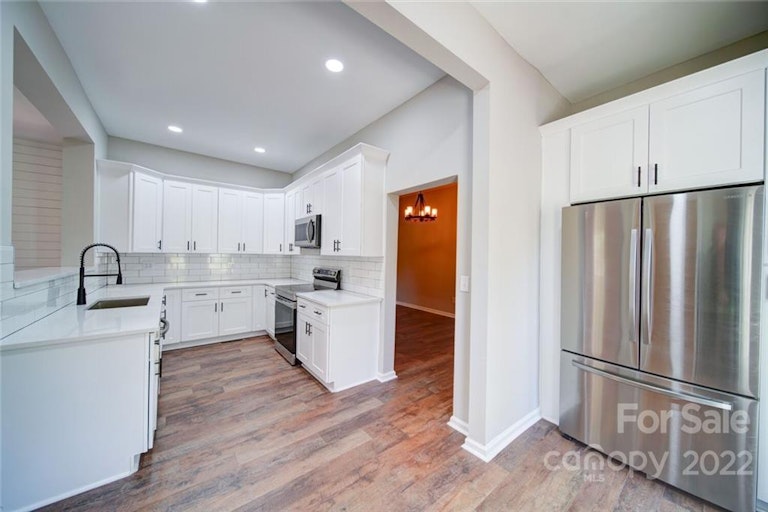 Photo 11 of 34 - 434 Norton Rd, Mount Holly, NC 28120