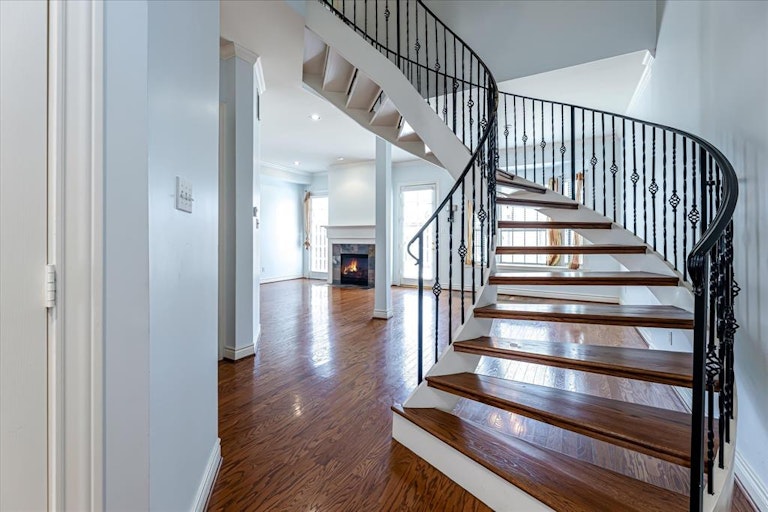 Photo 3 of 47 - 2828 Bering Dr, Houston, TX 77057