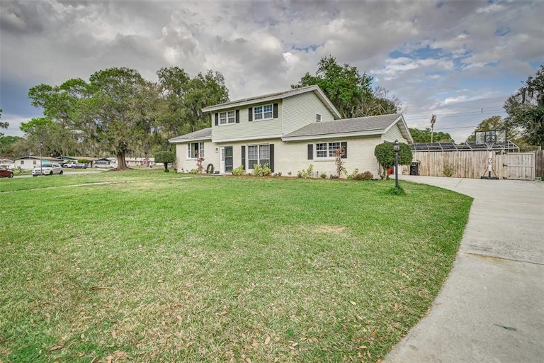 Photo 3 of 33 - 5427 Harbor Dr W, Lakeland, FL 33809