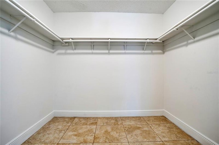 Photo 17 of 33 - 9425 Cannon Dr, Orlando, FL 32817