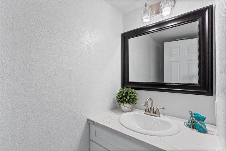 Photo 12 of 39 - 25648 Ficus Ct, Moreno Valley, CA 92557