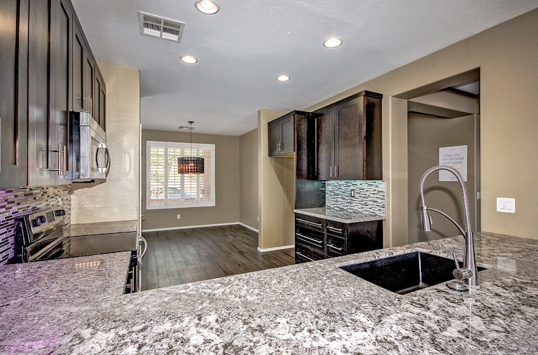 Photo 7 of 20 - 5309 S 33rd Dr, Phoenix, AZ 85041