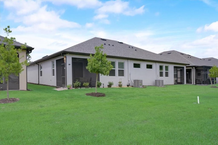 Photo 30 of 38 - 6026 Amberly Dr, Bradenton, FL 34208