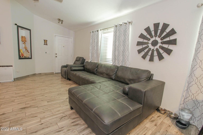 Photo 22 of 44 - 3048 W Zachary Dr, Phoenix, AZ 85027