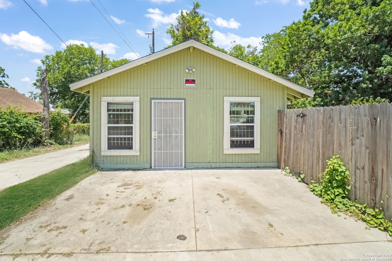 Photo 7 of 21 - 850 Hammond Ave, San Antonio, TX 78210