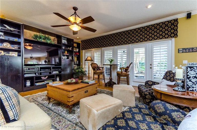 Photo 5 of 25 - 8918 Jonathan Manor Dr, Orlando, FL 32819