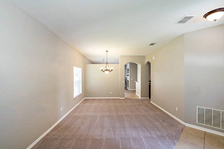 Photo 13 of 33 - 1621 Anna Catherine Dr, Orlando, FL 32828