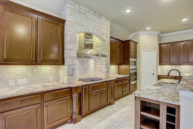 Photo 4 of 32 - 4620 Monterosa Ln, Round Rock, TX 78665