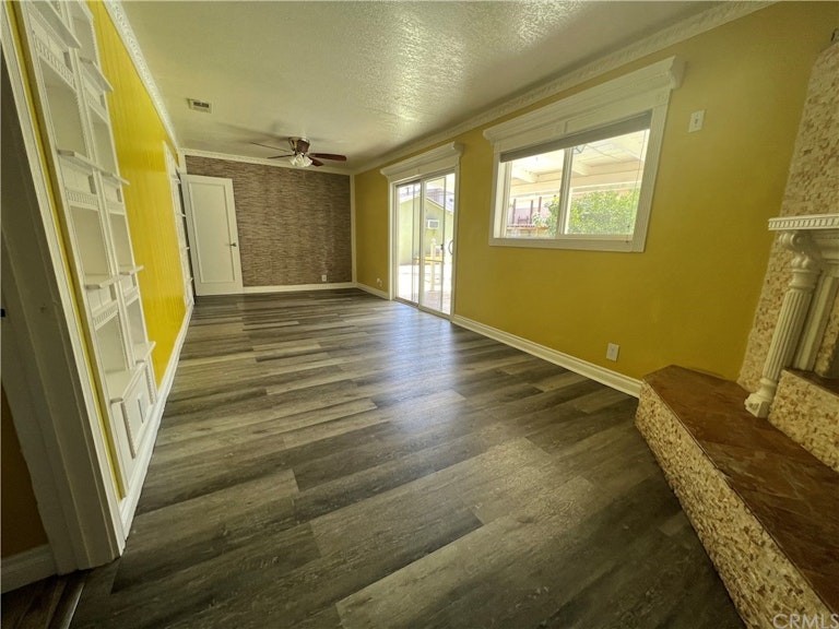 Photo 14 of 43 - 13944 Hartland St, Van Nuys, CA 91405