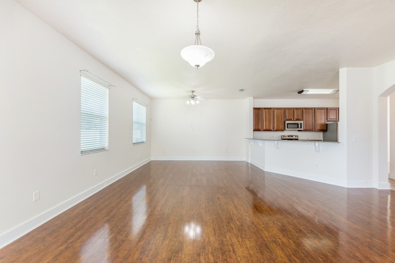 Photo 9 of 17 - 8443 Carriage Pointe Dr, Gibsonton, FL 33534