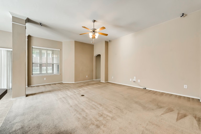 Photo 8 of 26 - 9833 Autumn Sage Dr, Fort Worth, TX 76108
