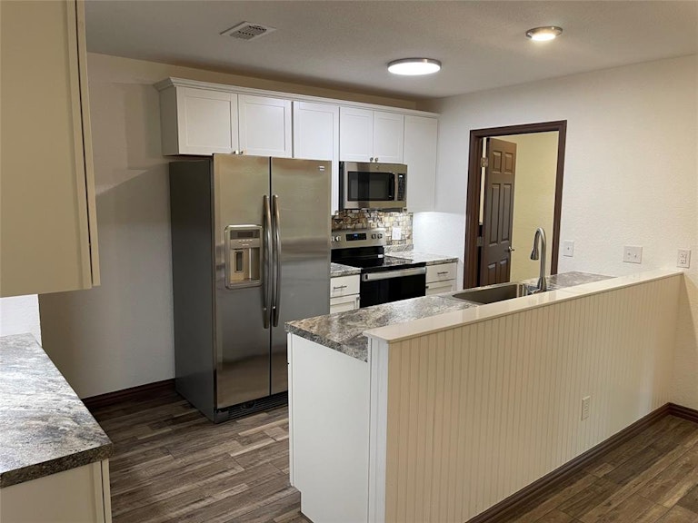 Photo 17 of 40 - 208 Guinevere Dr, Weatherford, TX 76086