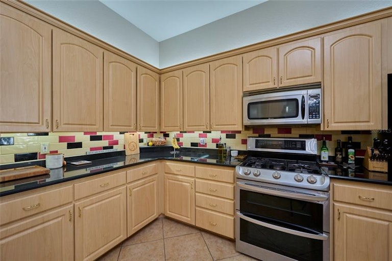 Photo 16 of 63 - 653 Hart Lake Dr, Winter Haven, FL 33884