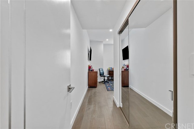 Photo 33 of 58 - 5008 Strohm Ave, North Hollywood, CA 91601