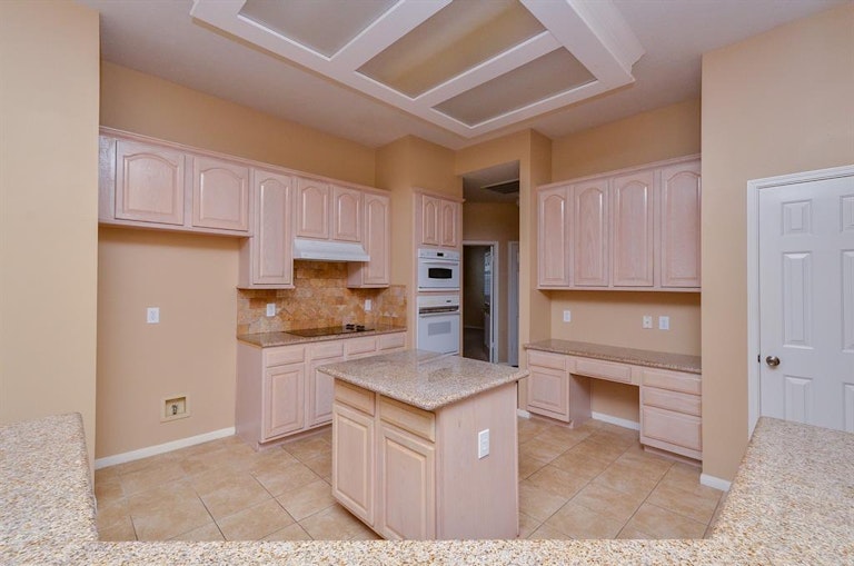 Photo 8 of 27 - 8227 Summer Reef Dr, Houston, TX 77095