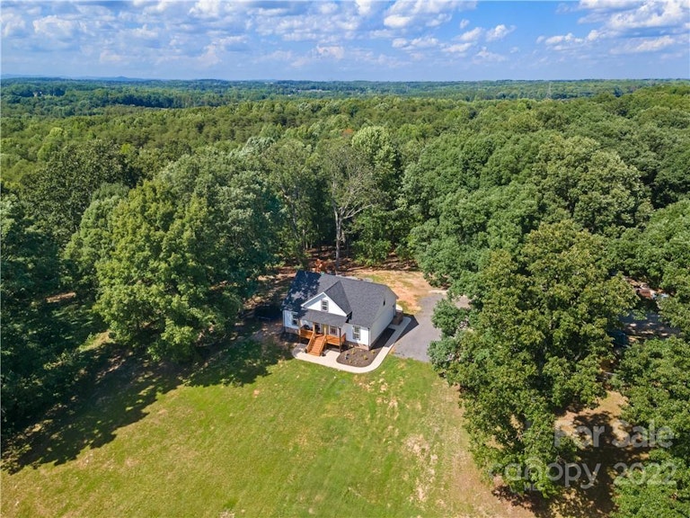 Photo 1 of 25 - 650 Lewis Ferry Rd, Statesville, NC 28677