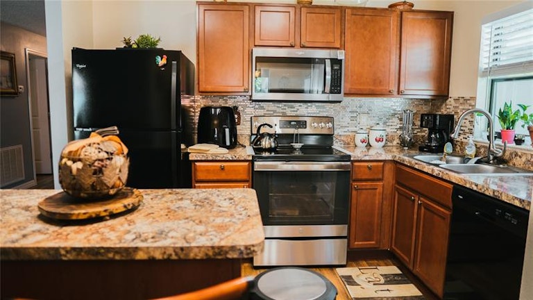 Photo 27 of 65 - 2491 Bracknell Forest Trl, Tavares, FL 32778