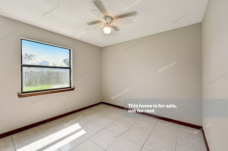 Photo 23 of 32 - 8460 Rockridge Dr, Jacksonville, FL 32244