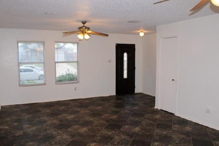 Photo 27 of 33 - 4220 Boxwood Dr, Balch Springs, TX 75180