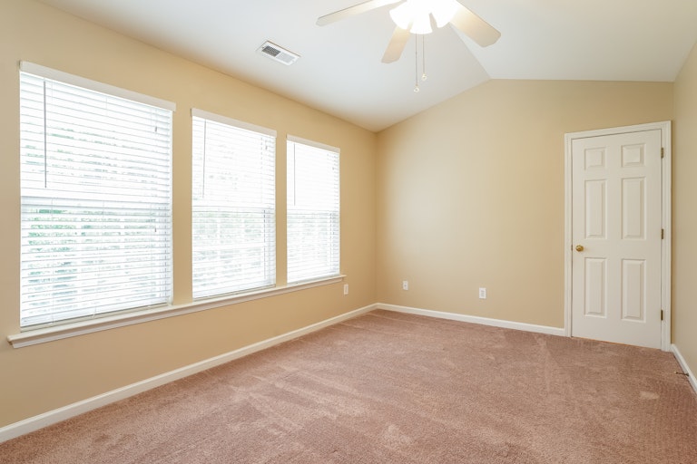 Photo 13 of 25 - 8302 Aspen Mountain Ct, Raleigh, NC 27616