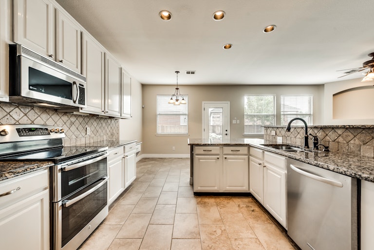 Photo 9 of 45 - 2204 Sheldon Dr, McKinney, TX 75072