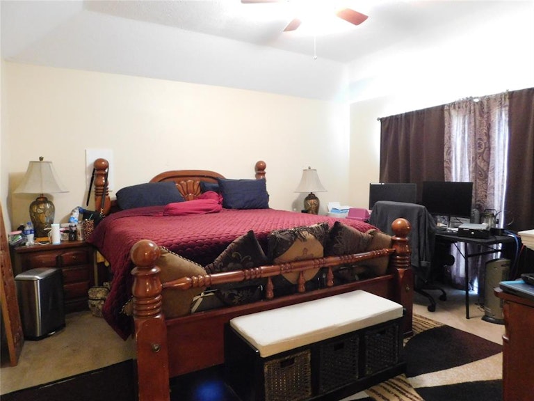 Photo 16 of 25 - 3910 Spring Meadow Dr, Pearland, TX 77584