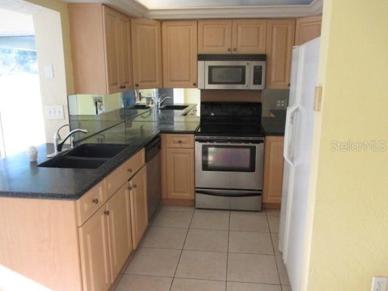 Photo 6 of 21 - 4052 San Luis Dr, Sarasota, FL 34235