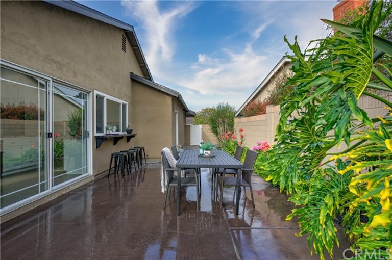 Photo 27 of 29 - 17201 Berlin Ln, Huntington Beach, CA 92649
