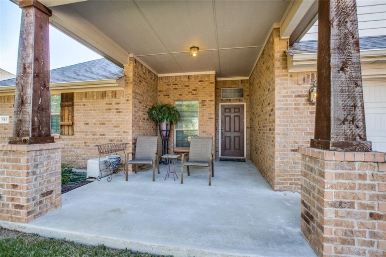 Photo 3 of 25 - 5833 Nathaniel Dr, Fort Worth, TX 76179