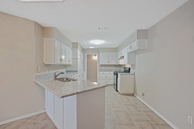 Photo 10 of 25 - 404 Rivervalley Ct, Arlington, TX 76006