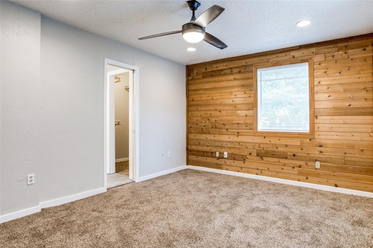 Photo 9 of 19 - 551 Cripple Creek Dr, Duncanville, TX 75116