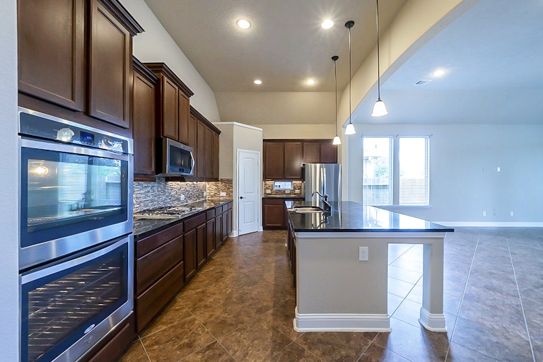 Photo 8 of 30 - 2457 Porto Way, League City, TX 77573