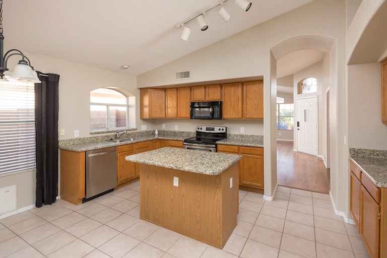 Photo 7 of 24 - 8920 W Davis Rd, Peoria, AZ 85382