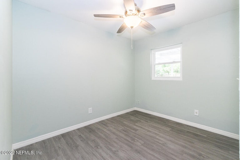 Photo 12 of 17 - 13350 Beall Ave, Jacksonville, FL 32218