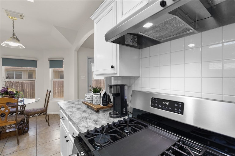 Photo 14 of 32 - 1104 Terra St, Round Rock, TX 78665
