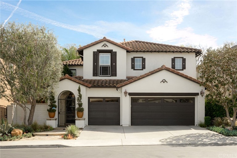 Photo 3 of 72 - 18692 Calera Ln, Huntington Beach, CA 92648