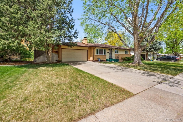 Photo 3 of 25 - 2207 Zinnia St, Golden, CO 80401