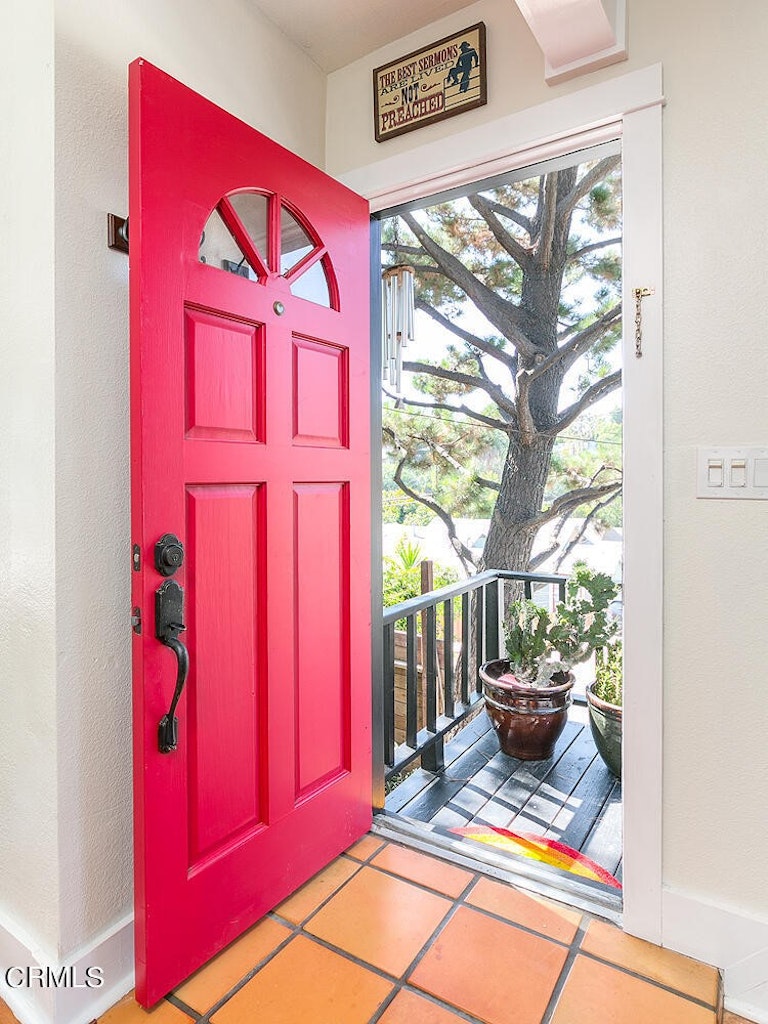 Photo 4 of 29 - 6214 Springvale Dr, Los Angeles, CA 90042