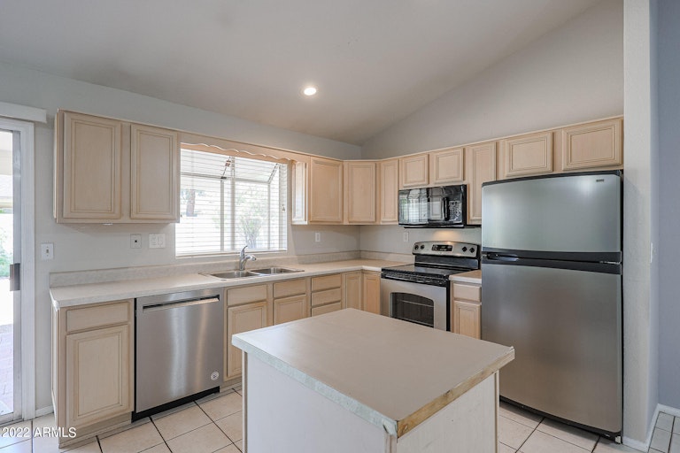 Photo 9 of 30 - 5626 W Yucca St, Glendale, AZ 85304