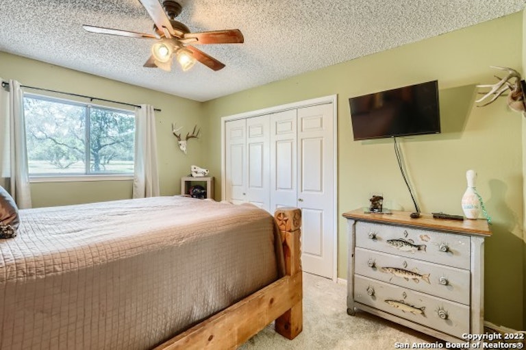 Photo 24 of 38 - 1122 Crescent Hill Dr, San Antonio, TX 78253