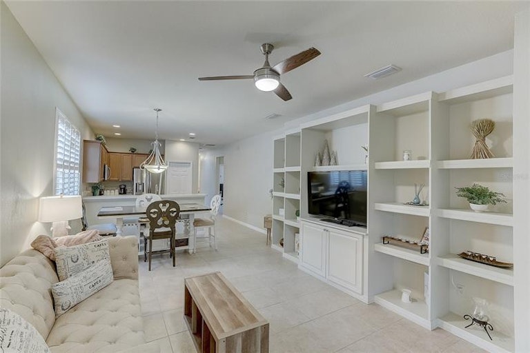 Photo 5 of 51 - 11815 Tempest Harbor Loop, Venice, FL 34292