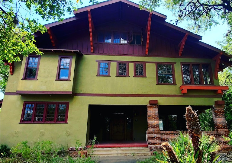 Photo 1 of 17 - 1201 Travis Heights Blvd, Austin, TX 78704