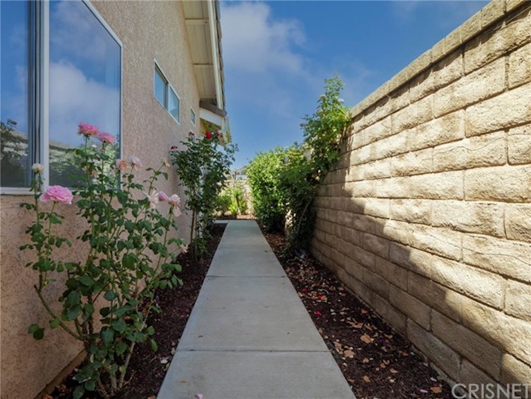 Photo 21 of 28 - 27237 Blakely Pl, Valencia, CA 91354