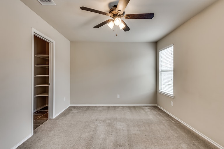 Photo 4 of 21 - 2108 Meadow View Dr, Princeton, TX 75407