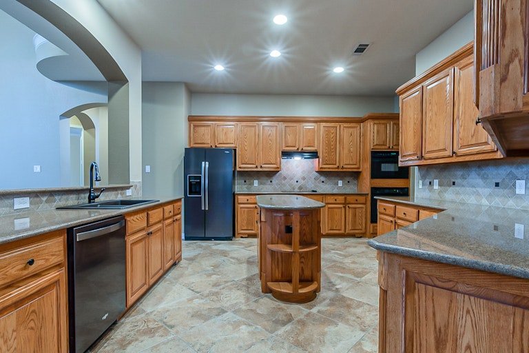 Photo 4 of 41 - 1900 Winchester St, McKinney, TX 75070