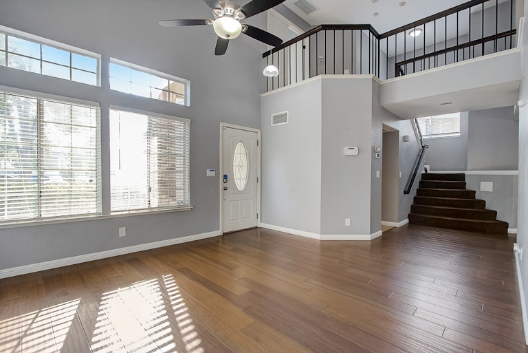 Photo 15 of 39 - 4025 Honey Rose Pl, Antelope, CA 95843