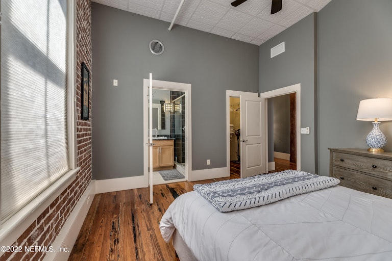 Photo 8 of 22 - 301 E Bay St #301, Jacksonville, FL 32202