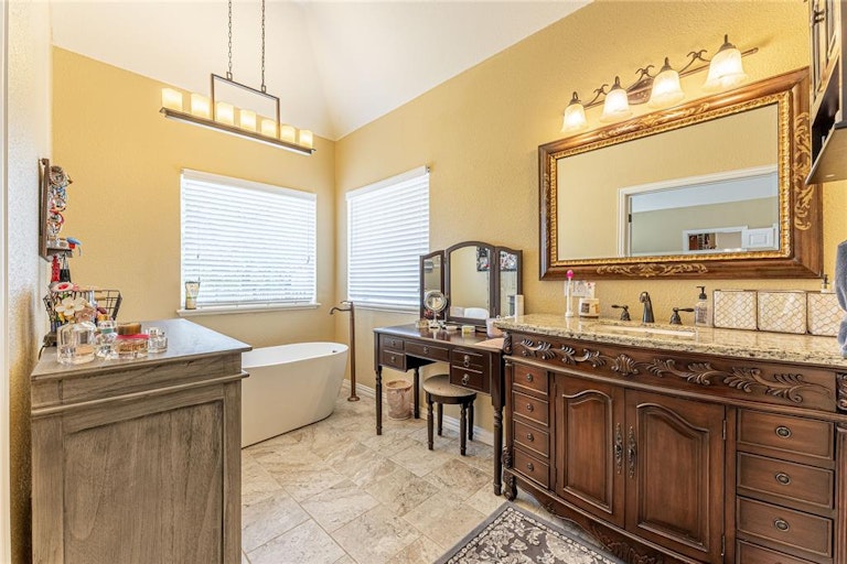 Photo 14 of 36 - 1434 S Fm 740, Heath, TX 75032