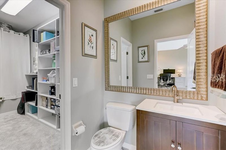 Photo 37 of 53 - 7711 Ashley Cir, Bradenton, FL 34201
